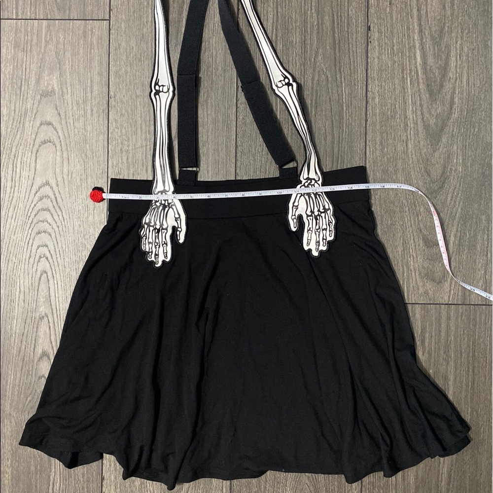 Skeleton hand suspender skirt - Picture 3 of 5